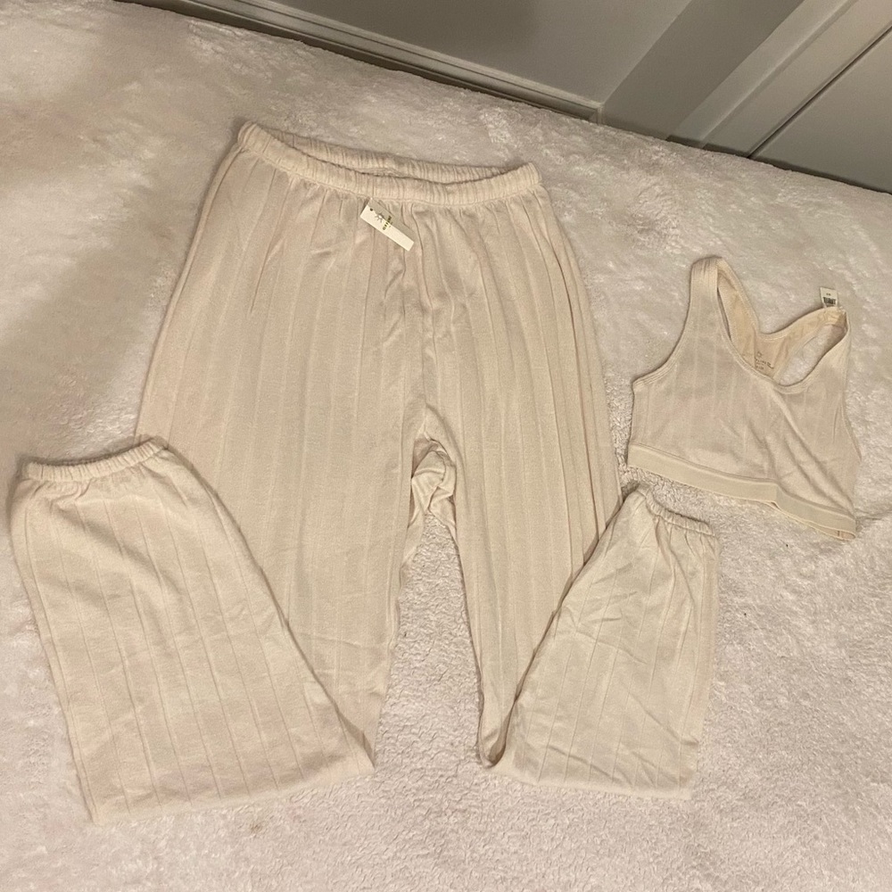 Aerie lounge set